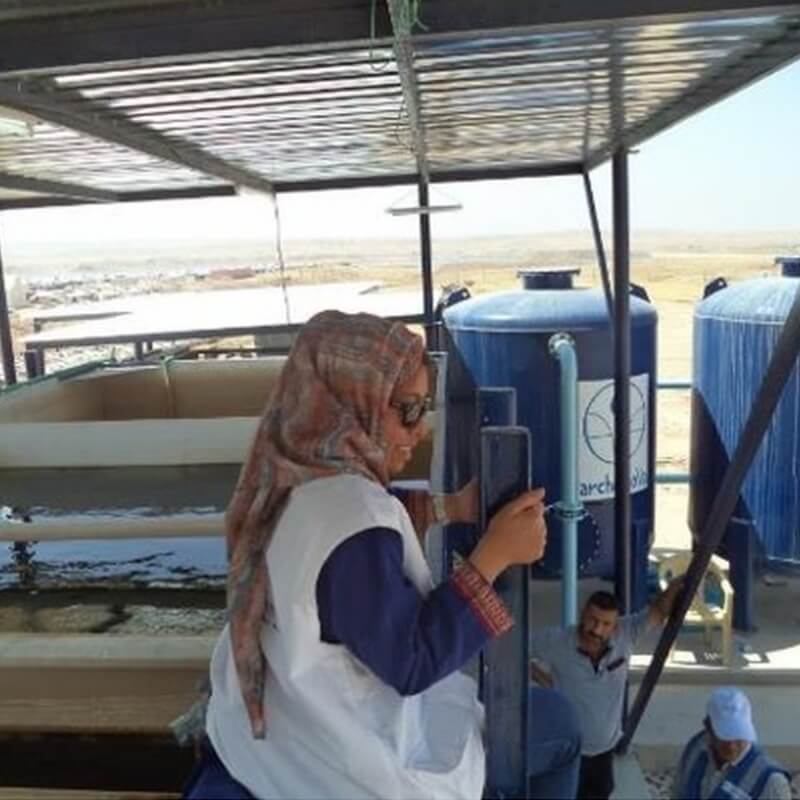 Jeanne VIdal working on water infrastructure in Iraq, during a mission with MSF